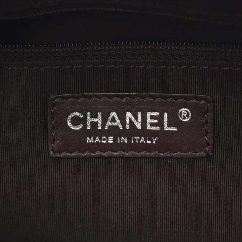 Chanel CC Chevron Quilted Lambskin Boston Bag Brown Leather Good condition - Model View