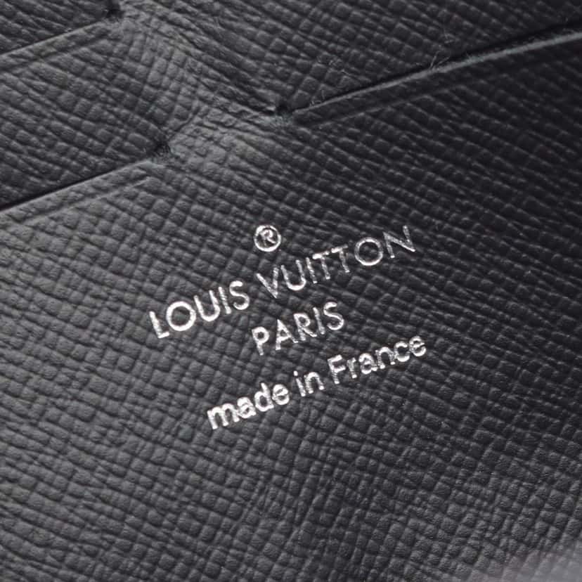 Louis Vuitton Damier Graphite Pixel Pochette Voyage MM Black Canvas Good condition - Model View