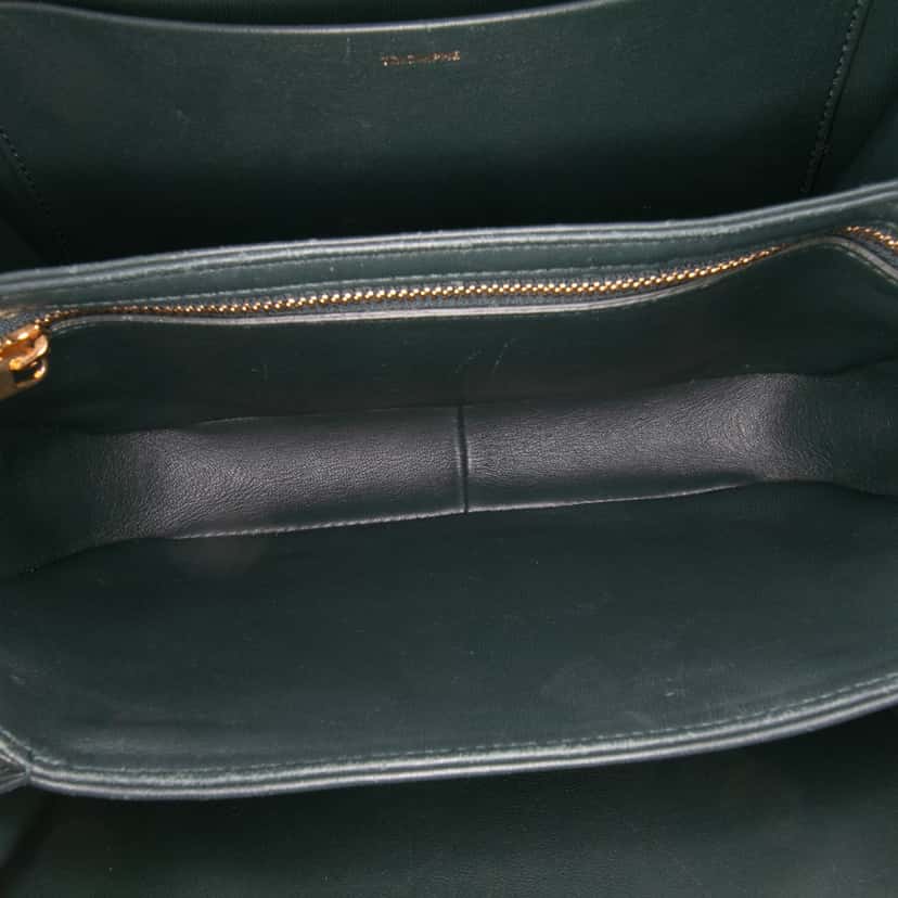 Celine Classique Shiny Calfskin Triomphe Crossbody Green Leather Good condition - Model View
