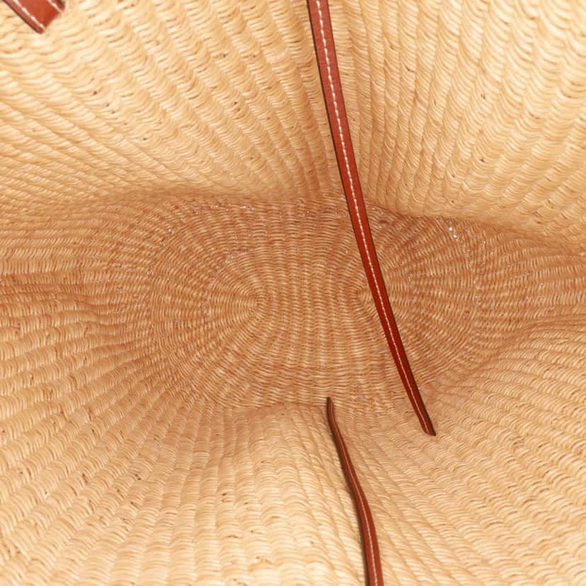 Loewe Medium Elephant Grass Shell Basket Bag Brown Good condition - Model View