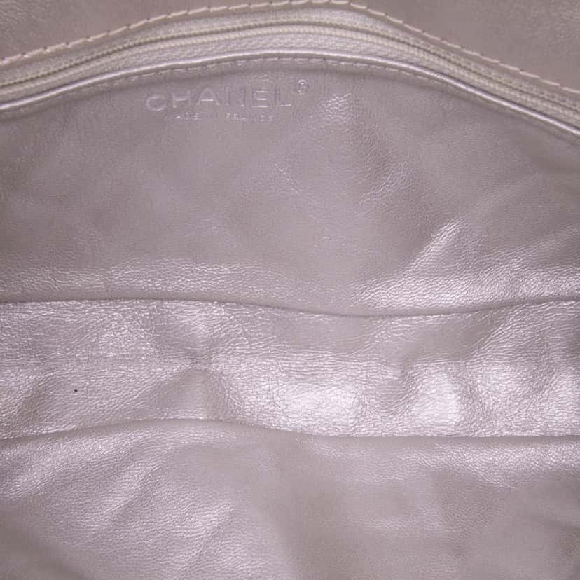 Chanel Reissue 2.55 Metallic Lambskin Clutch With Chain Silver Leather Good condition - Model View