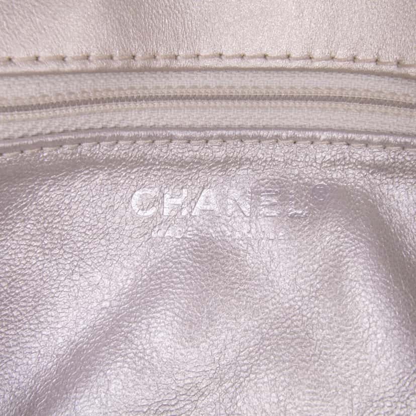 Chanel Reissue 2.55 Metallic Lambskin Clutch With Chain Silver Leather Good condition - Box View