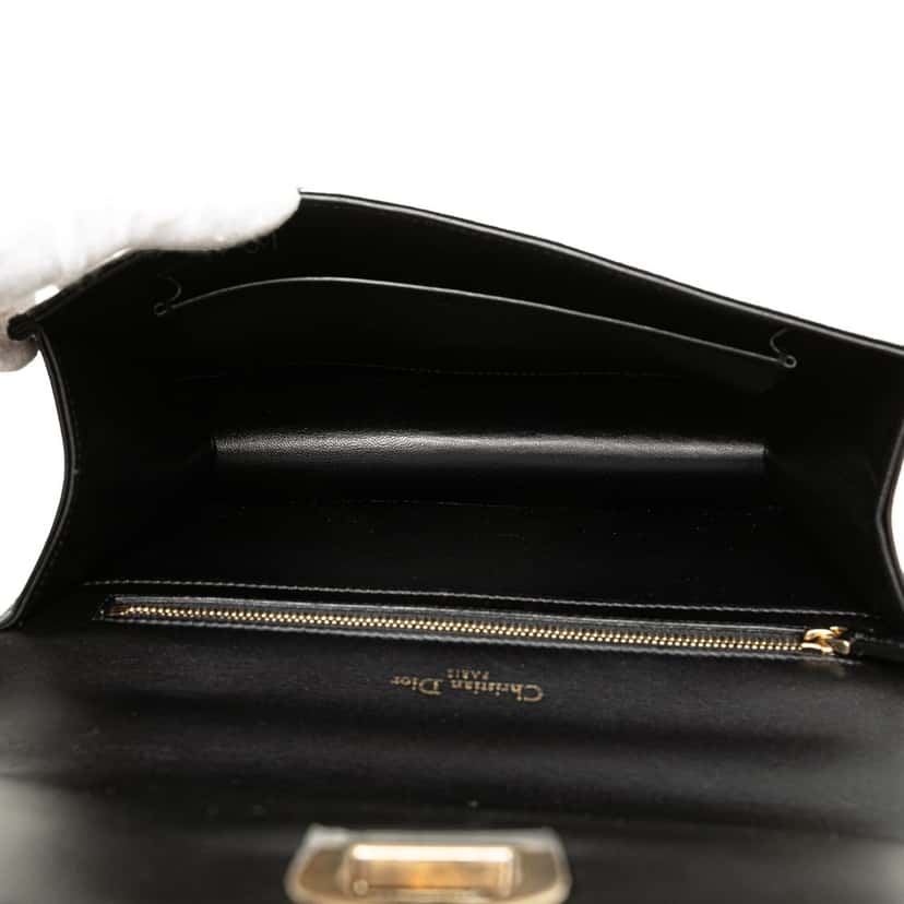 Dior Medium Calfskin Crystal Embroidered Diorama Flap Black Leather Good condition - Model View