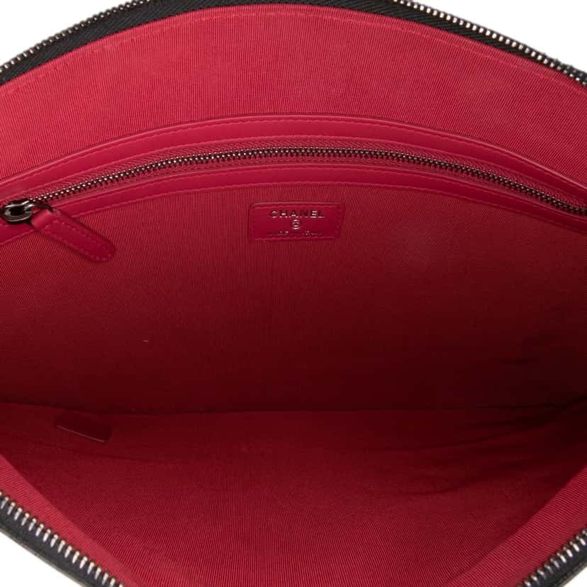 Chanel Large Aged Calfskin Gabrielle O Case Clutch Black Leather Good condition - Model View