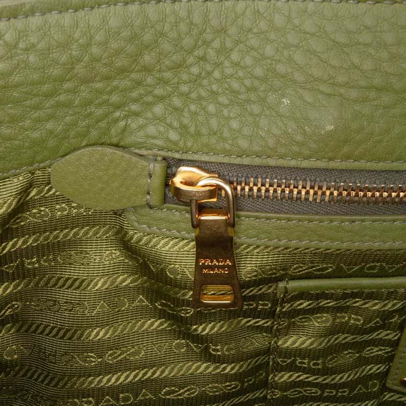 Prada Vitello Daino Open Convertible Tote Green Leather Good condition - Box View