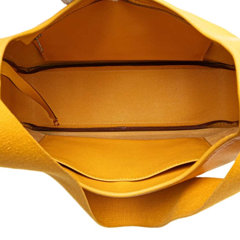 Hermès Courchevel Tsako Yellow Leather Good condition - Model View