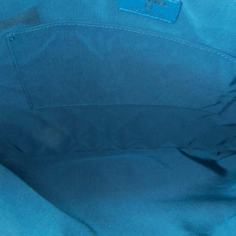 Chanel Large Quilted Lambskin Flap O Case Clutch Blue Leather Good condition - Model View