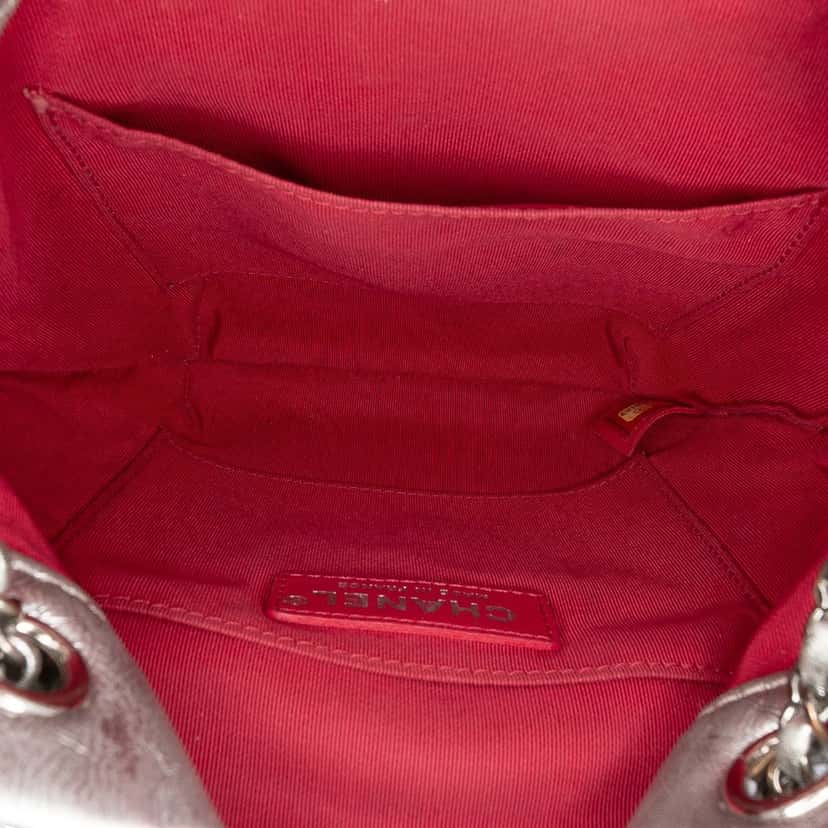 Chanel Small Quilted Metallic Aged Calfskin Gabrielle Bucket Bag Silver Leather Good condition - Model View