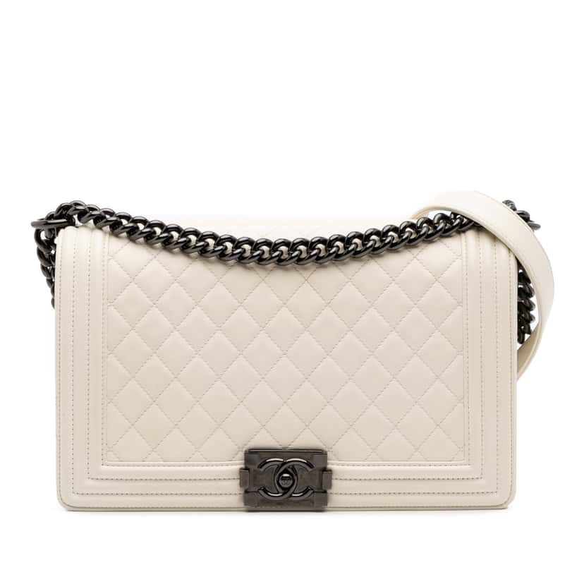 Chanel Medium Quilted Lambskin Boy Flap White Leather Good condition - Front View