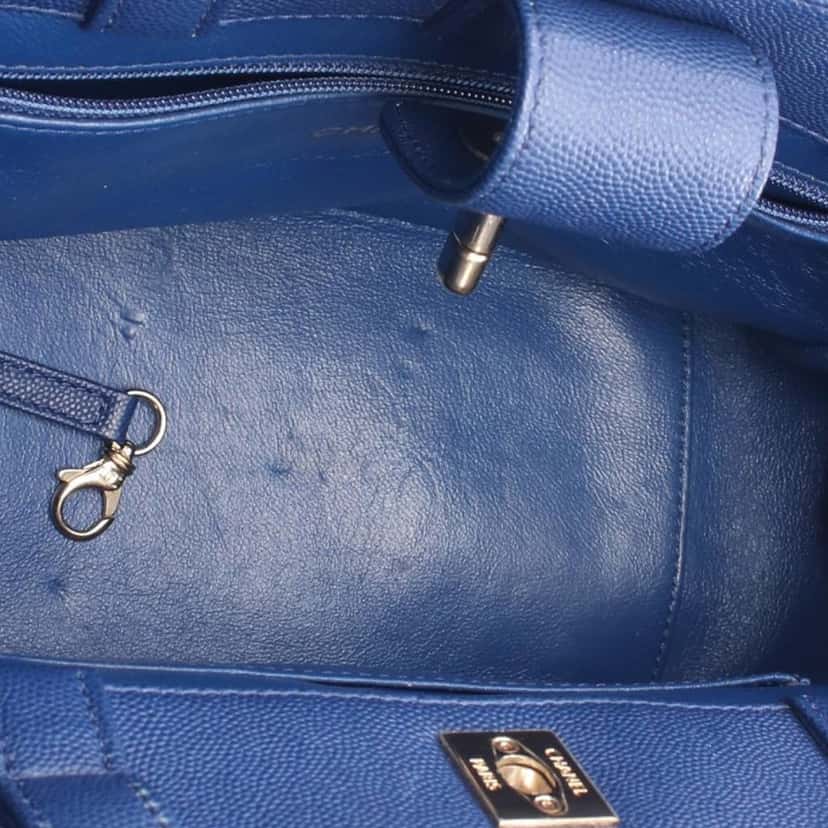 Chanel Small Quilted Caviar Business Affinity Satchel Blue Leather Good condition - Inside View