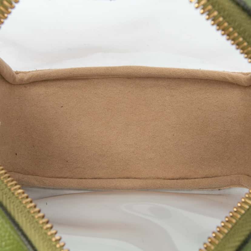 Louis Vuitton Monogram Giant Jungle Beach Pouch Green Canvas Good condition - Model View