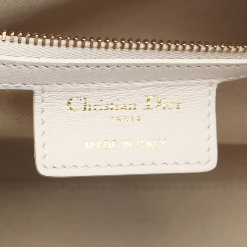 Dior Medium Leather Dior Vibe Bowling Bag White Leather Good condition - Model View