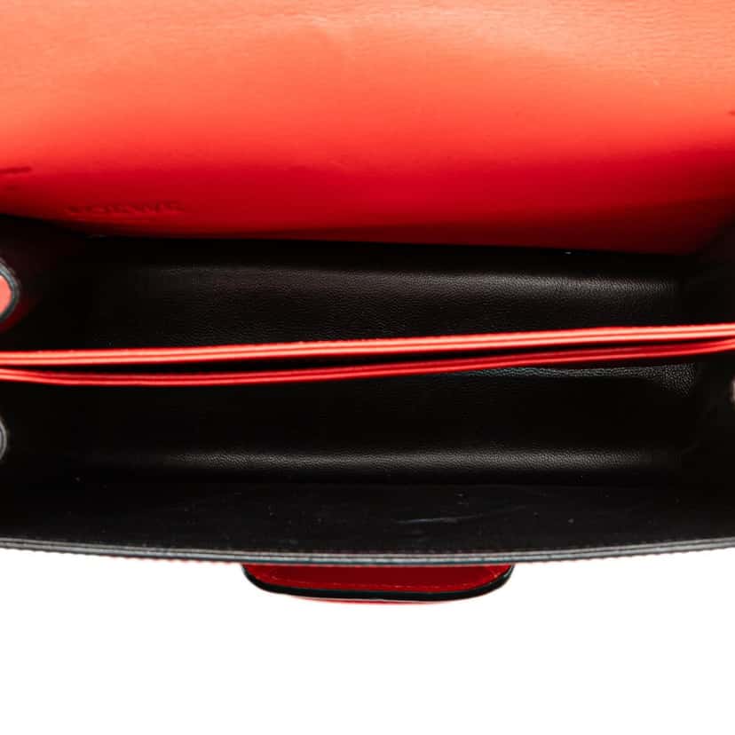 Loewe Medium Leather Barcelona Crossbody Red Leather Very good condition - Model View