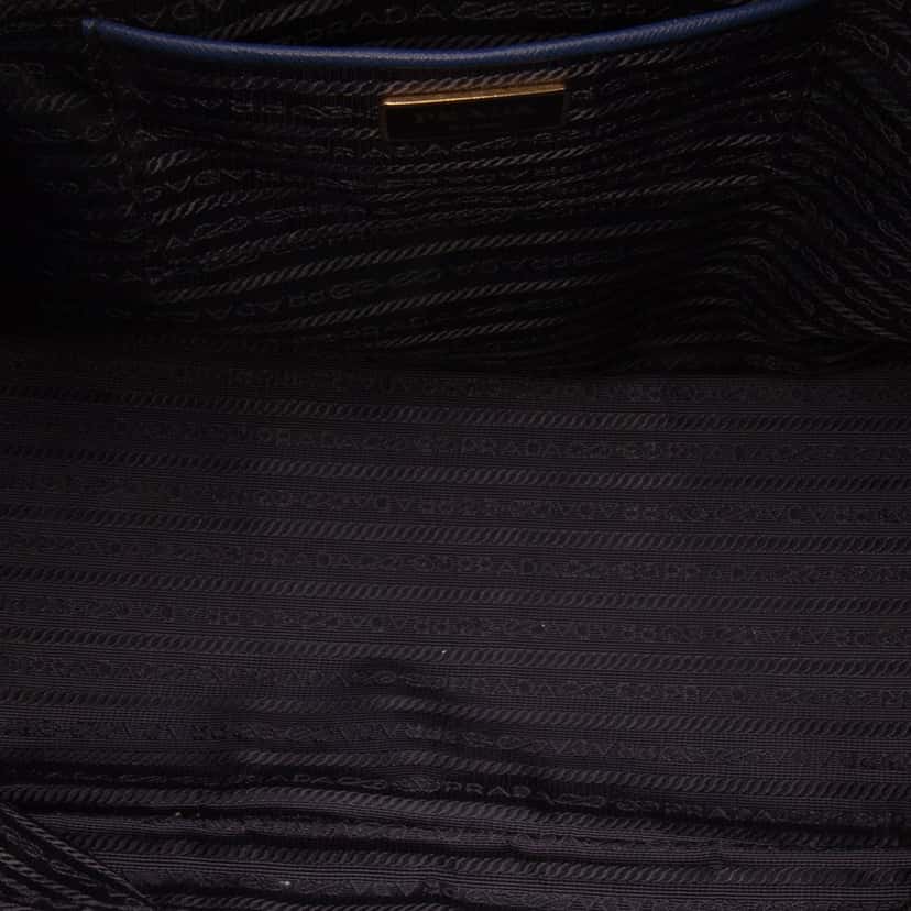 Prada Large Saffiano Lux Galleria Double Zip Tote Blue Leather Good condition - Model View