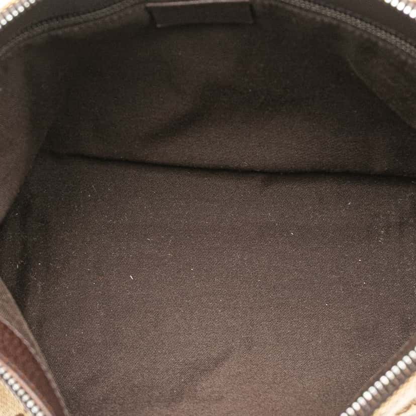 Gucci GG Canvas Crossbody Brown Canvas Very good condition - Model View