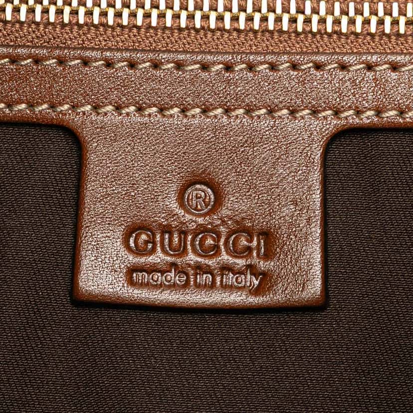 Gucci GG Canvas Charlotte Crossbody Brown Canvas Good condition - Model View