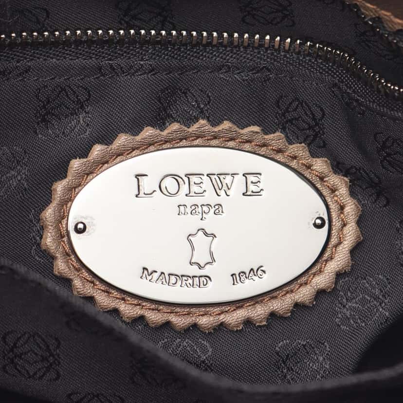 Loewe Nappa Flamenco Tassel 22 Crossbody Brown Leather Good condition - Model View