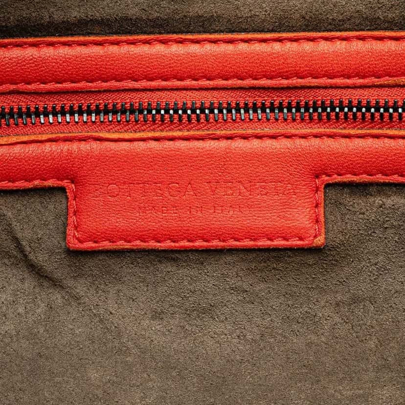 Bottega Veneta Nappa Intrecciato Montaigne Shoulder Bag Red Leather Good condition - Box View