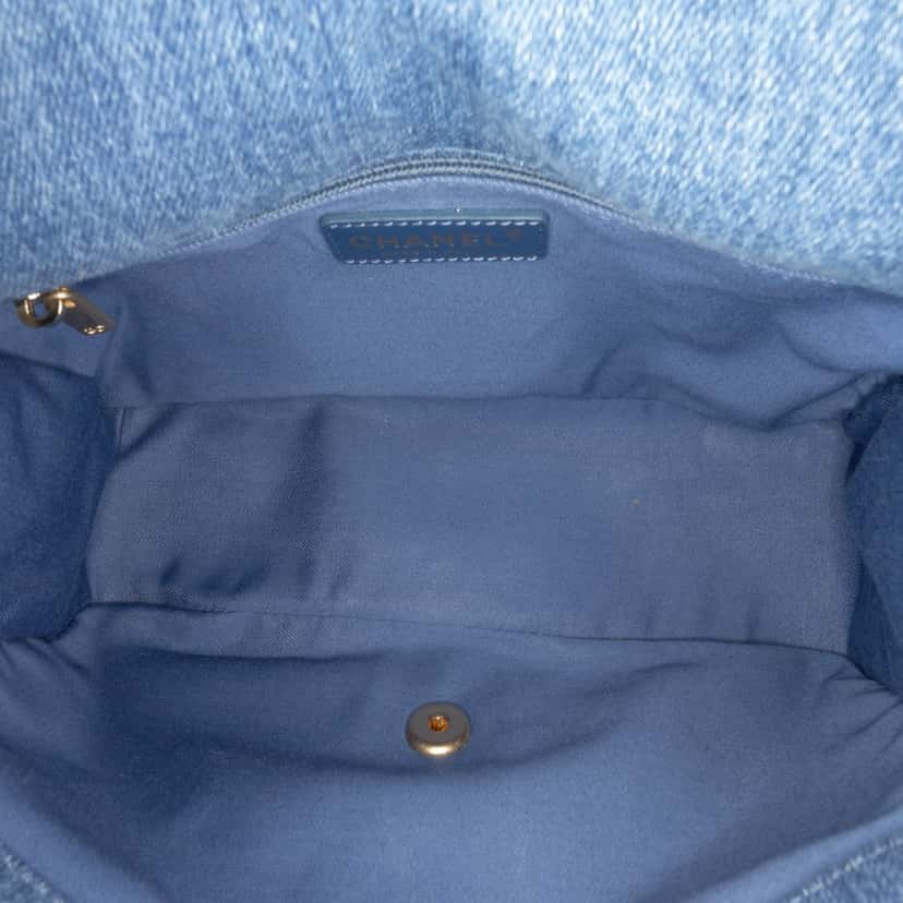 Chanel Medium Quilted Denim Mood Flap Blue Denim Good condition - Model View