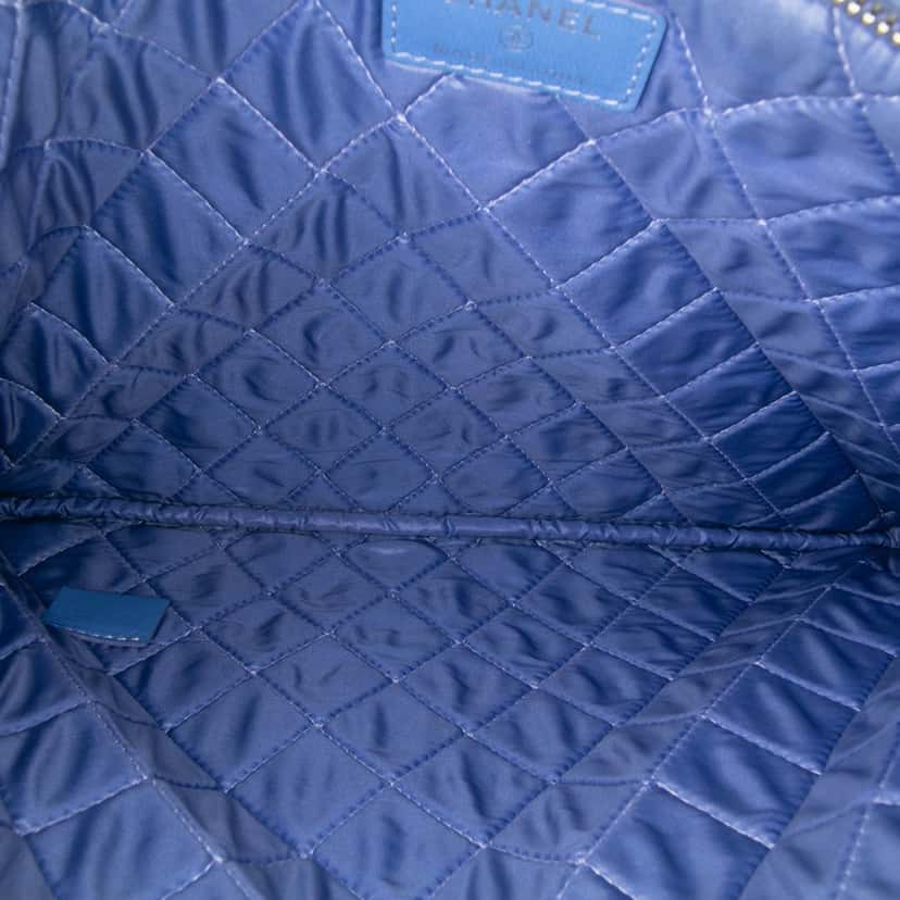 Chanel Medium Quilted Patent O Case Clutch Blue Leather Good condition - Model View