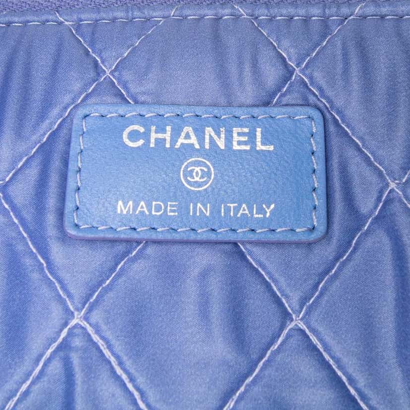 Chanel Medium Quilted Patent O Case Clutch Blue Leather Good condition - Box View