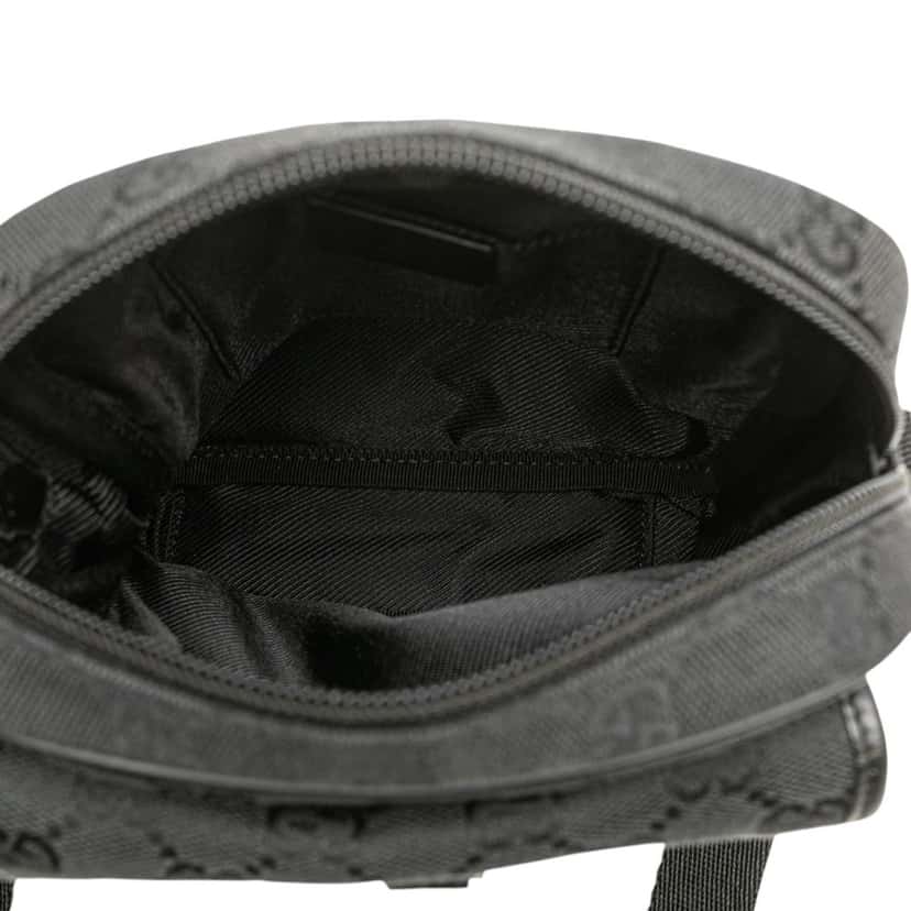 Gucci GG Canvas Jackie Crossbody Black Canvas Good condition - Model View