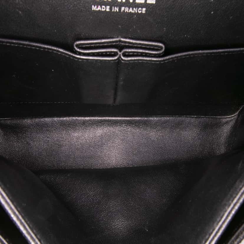 Chanel Medium Classic Caviar Double Flap Black Leather Good condition - Model View