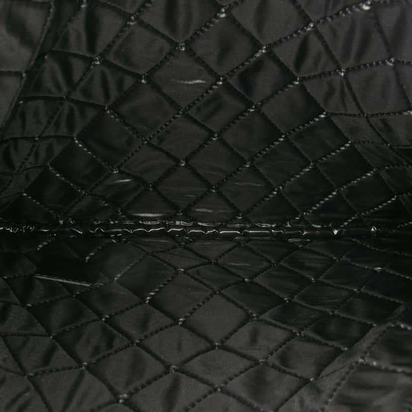 Chanel Medium Quilted Caviar O Case Clutch Black Leather Good condition - Model View