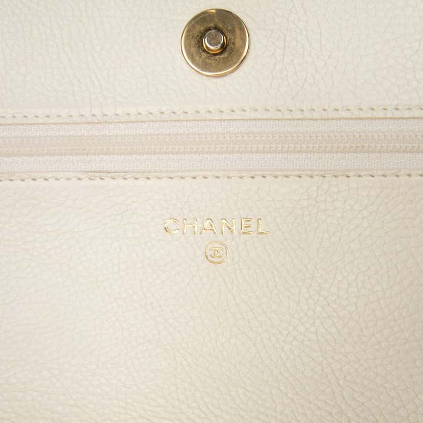 Chanel Calfskin Crochet 19 Wallet On Chain White Leather Good condition - Box View