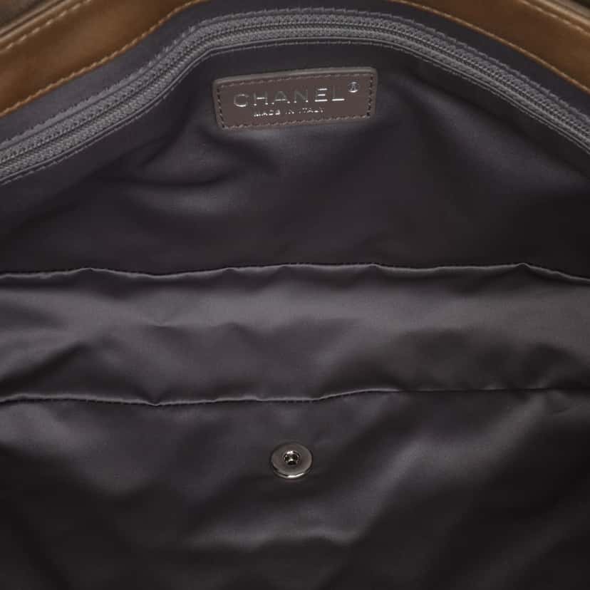 Chanel Jumbo Quilted Lambskin Coco Rain Flap Brown Leather Good condition - Model View