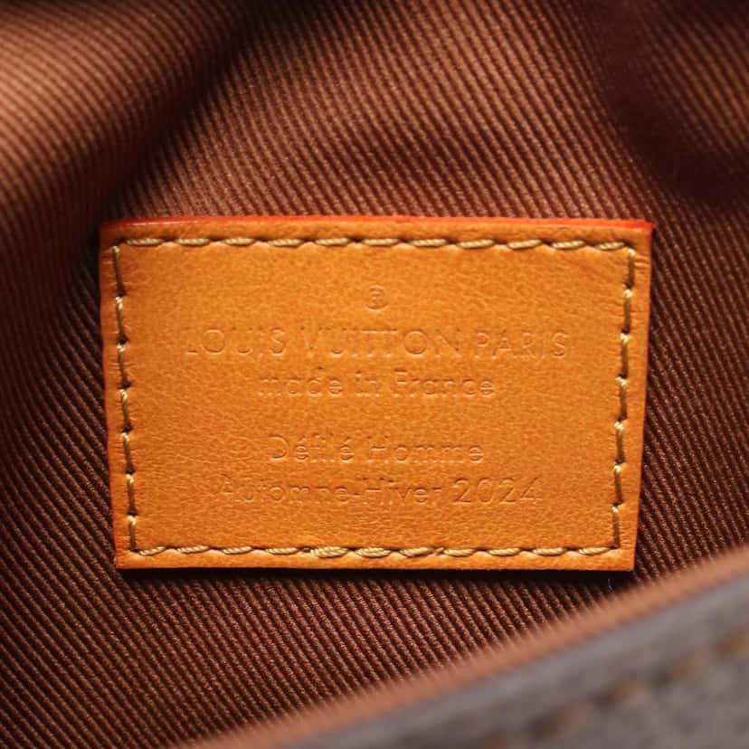 Louis Vuitton Monogram Dust Envelope Pouch Brown Canvas Good condition - Model View