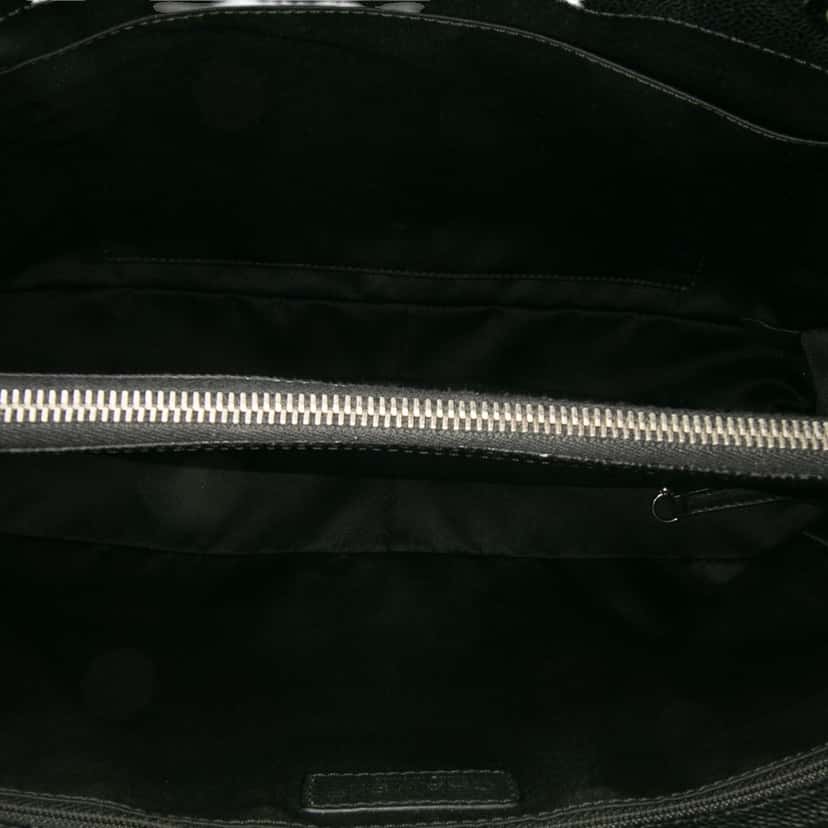 Chanel Caviar Grand Shopping Tote Black Leather Good condition - Model View