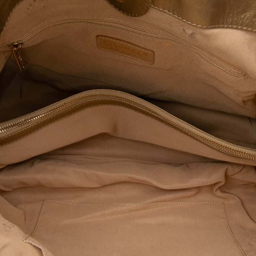 Chanel Quilted Calfskin Ca D'Oro Tote Gold Leather Good condition - Model View