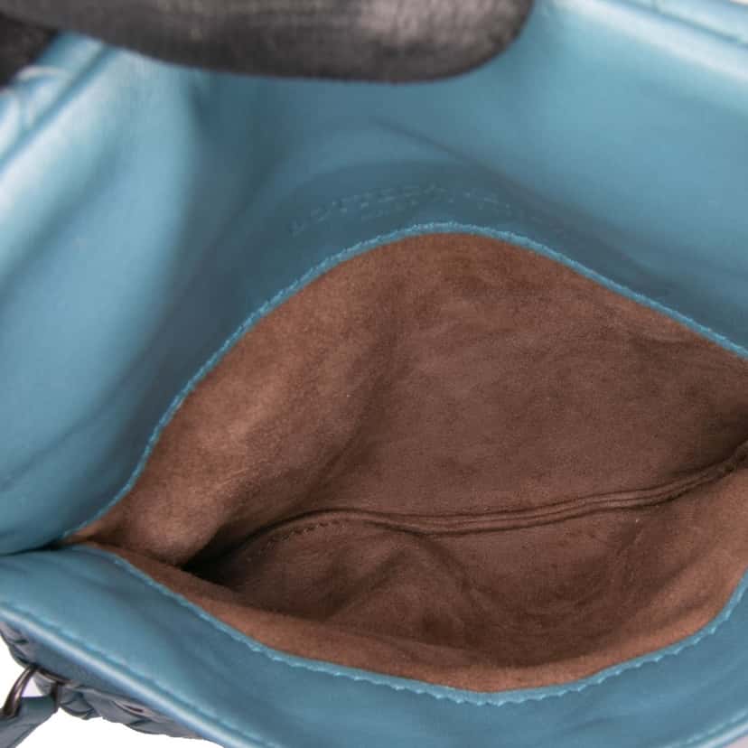Bottega Veneta Mini Nappa Intrecciato Expandable Chain Crossbody Blue Leather Good condition - Model View
