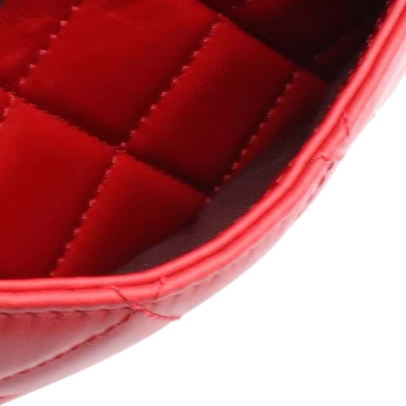 Chanel Paris Salzburg Mini Quilted Glazed Calfskin and Felt Edelweiss Flower Flap Red Leather Good condition - Model View