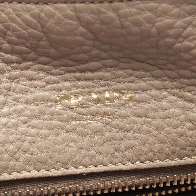 Prada Vitello Daino Zip Top Convertible Tote Brown Leather Good condition - Model View