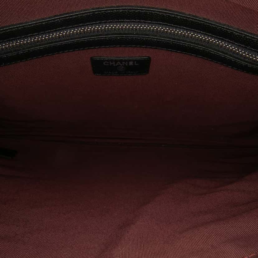 Chanel Large Chevron Caviar O Case Clutch Black Leather Good condition - Model View