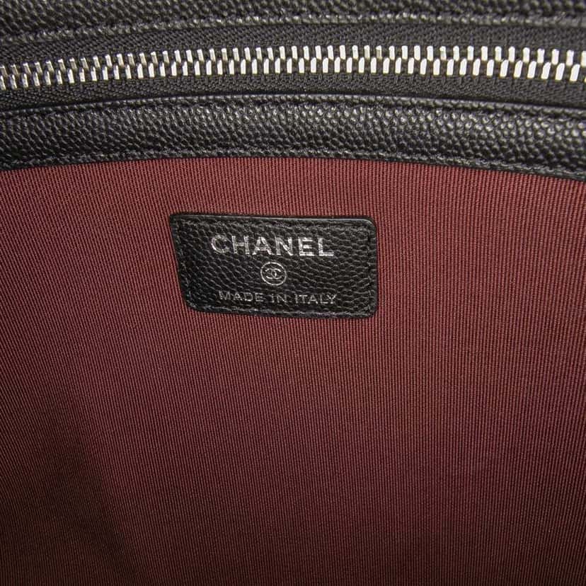 Chanel Large Chevron Caviar O Case Clutch Black Leather Good condition - Box View