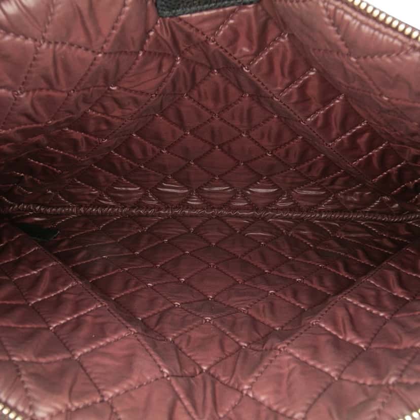 Chanel Large Quilted Caviar O Case Clutch Black Leather Good condition - Model View