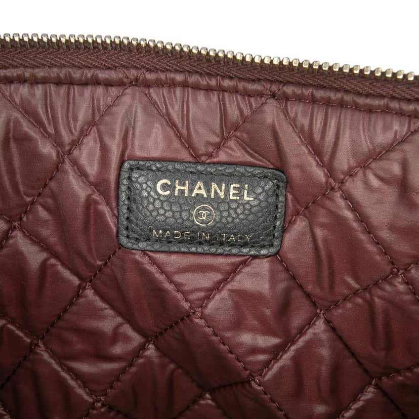 Chanel Large Quilted Caviar O Case Clutch Black Leather Good condition - Box View