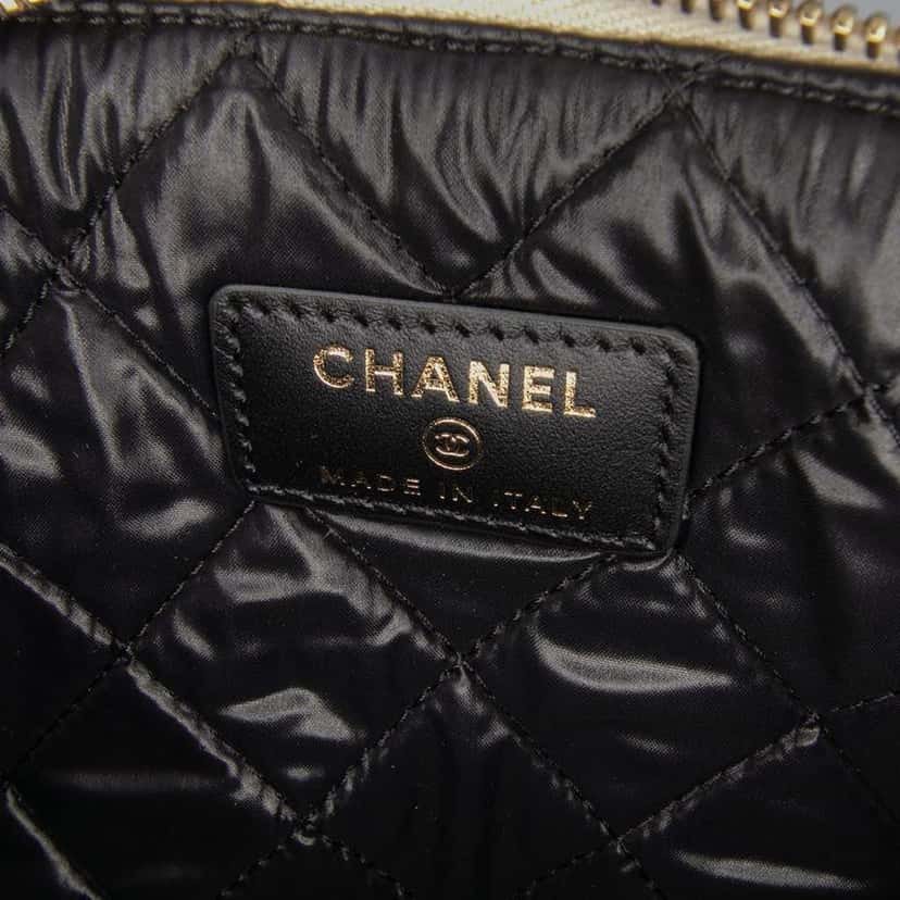 Chanel Medium Bicolor Caviar and Iridescent Calfskin O Case Clutch Gold Leather Good condition - Box View
