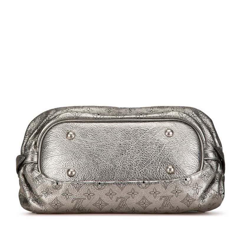 Louis Vuitton Monogram Mahina XS Silver Leather Good condition - Inside View