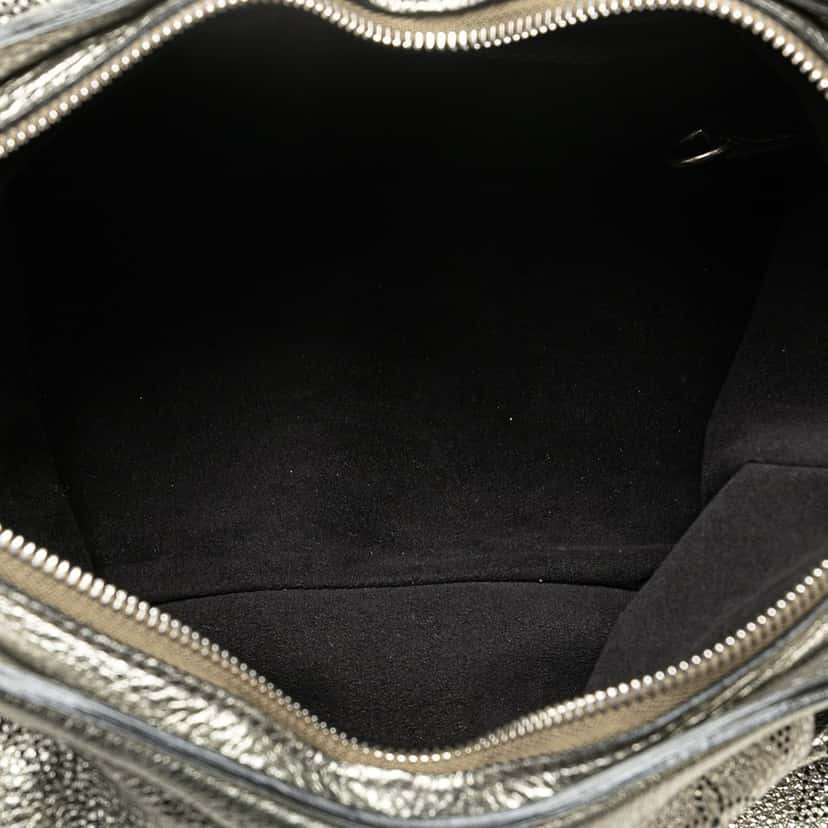 Louis Vuitton Monogram Mahina XS Silver Leather Good condition - Model View