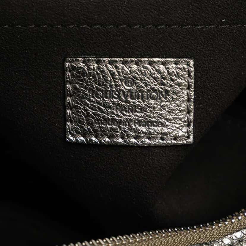 Louis Vuitton Monogram Mahina XS Silver Leather Good condition - Box View