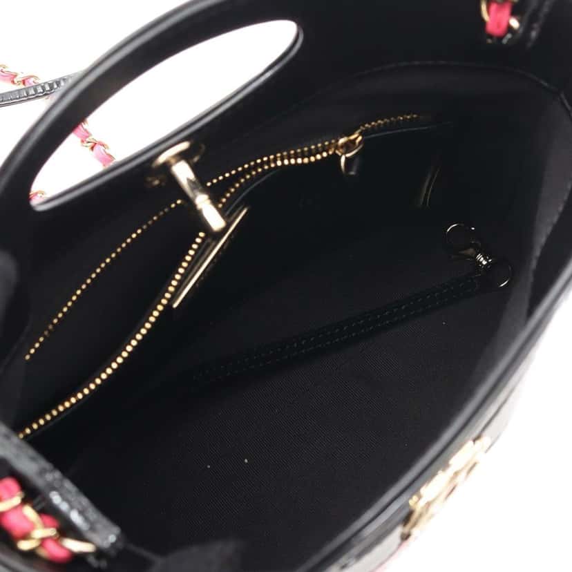Chanel Mini Bicolor Quilted Patent 31 Shopping Bag Pink Leather Good condition - Inside View