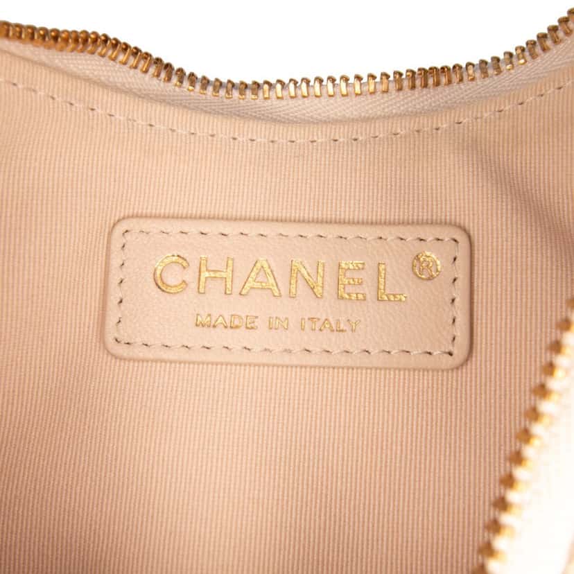 Chanel Small Quilted Lambskin Chain Around Hook Hobo Bag White Leather Good condition - Box View