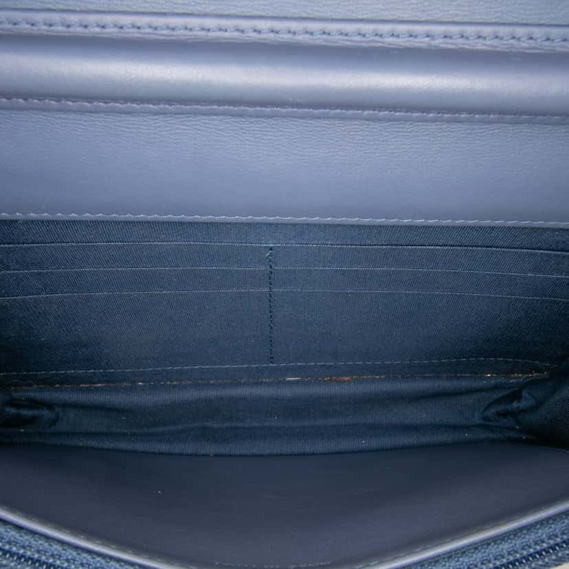 Chanel Quilted Denim Camellia Wallet On Chain Denim Blue Denim Very good condition - Model View