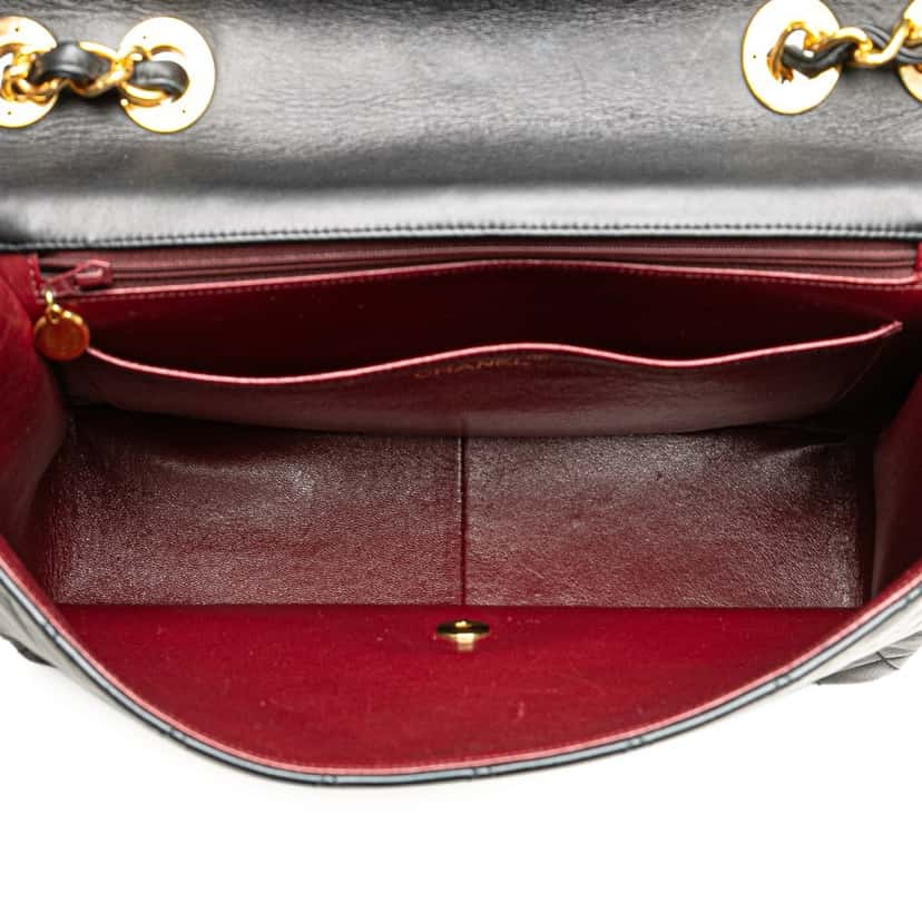 Chanel Maxi XL Classic Lambskin Single Flap Black Leather Good condition - Model View