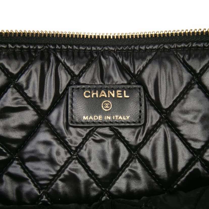 Chanel Large Quilted Lambskin Camellia O Case Clutch Black Leather Good condition - Box View