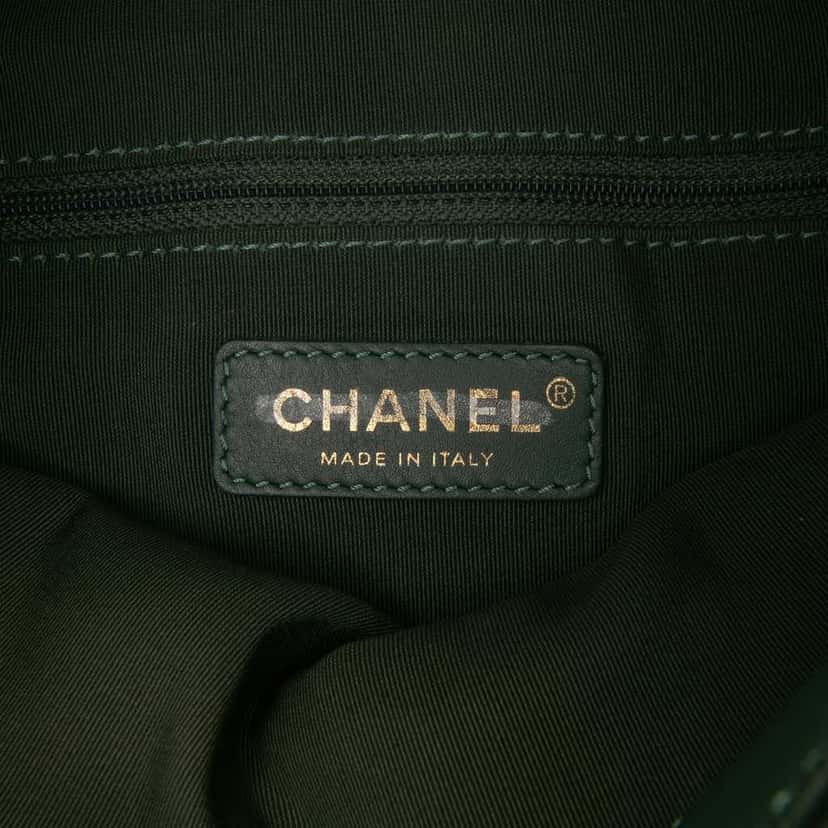 Chanel CC Quilted Caviar Casual Style Hobo Green Leather Good condition - Box View